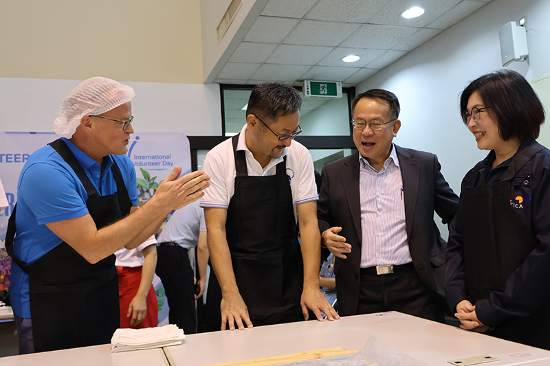 The event's highlight was the interactive baking session, where participants learned the art of bread-making from a talented chef and members of the APCD with disabilities. 