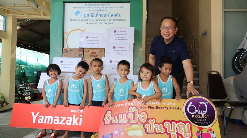 Picture 1: Mr. Piroon Laismit, Executive Director of APCD, poses for a group with the children