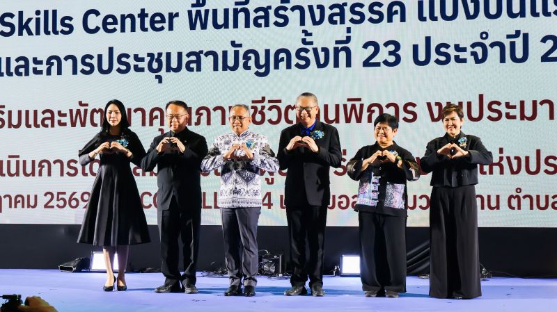 Picture 1: From left to right, a representative from the Department of Mental Health, Mr. Piroon Laismit, Mr. Kantapong Rangsesawang, a representative from Kasetsart University, Ms. Nuchjaree Klaysuwan, and a representative from the Department of Mental Health
