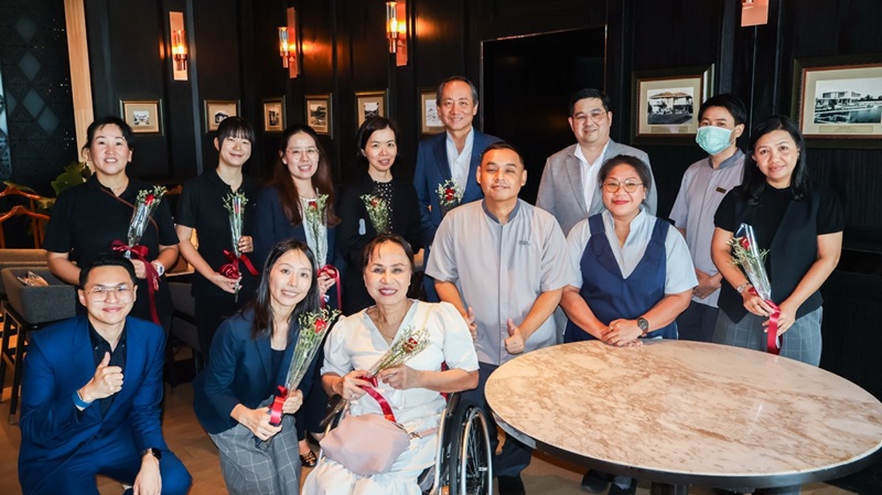 Picture 1: From left to right in the back row, Ms. Yamamoto Saeko, Ms. Fujihara Aika, Ms. Nuntaporn Sittidetboripat, Ms. Komahashi Rie, Mr. Sammy Carolus, Mr. Narinthon Jaiyen and a male trainee.  From left to right in the front row, Mr. Pongsawat Wongsakthaworn, Ms. Ichigi Akari, Ms. Nongnuch Maytarjittipun (seated in a wheelchair), a male trainee, a female trainee and Ms. Wilailekha Somprach 
