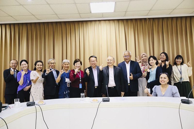 A group photo taken to commemorate the participation of attendees and organizers in this important meeting, which focuses on the collaboration program between APCD and JICA and its implementation in countries across the Asia-Pacific region.