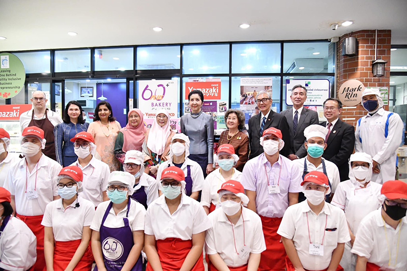 The visitation of the Spouse of the Prime Minister of the Kingdom of Thailand and the spouse of Prime Minister of Malaysia at the Foundation of Asia-Pacific Development Center on Disability