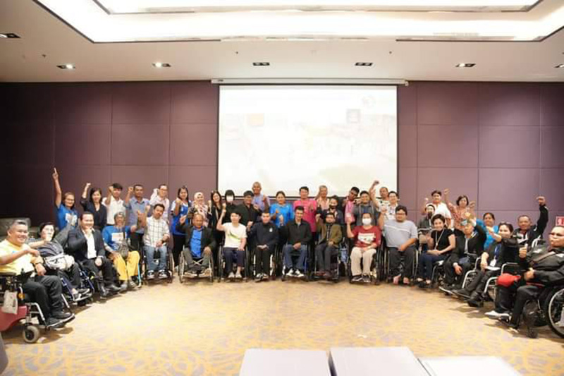 During the closing ceremony, group photos were taken to capture the spirit of collaboration and inclusivity among the participants.