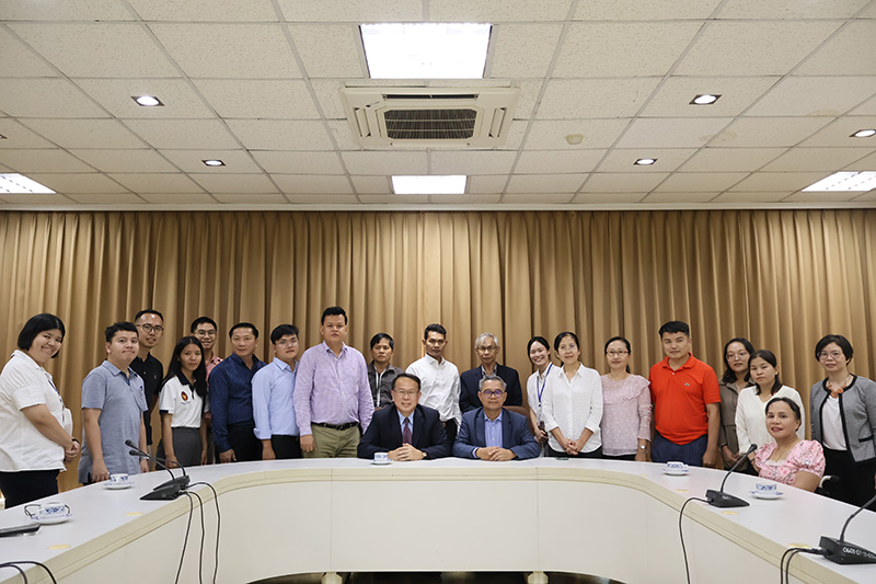 A group photo was taken with a group of delegates from NIDIR, MOFA, and APCD staff.