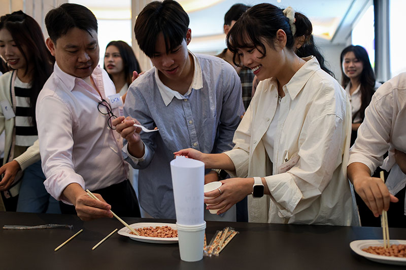 Ms. Thorfan Dechachainimit, Project Coordinator, ESCAP-DIEB, APCD engaged in ice-breaking activity with other participants to foster interaction and teamwork among participants.