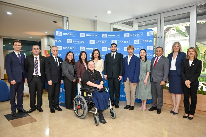 Group Photo of Dialogue Panel, including His Highness Tengku Amir Shah ibni Sultan Sharafuddin Idris Shah Alhaj, Crown Prince of Selangor and Patron of the Southeast Asia Chapter of UNESCO EE-Net.