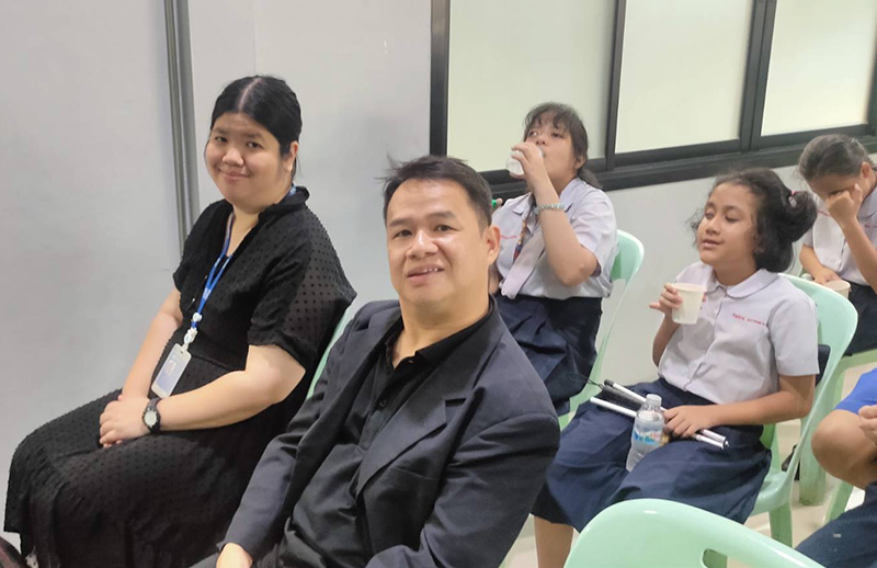 นายวัชรพล จึงเจริญ และนางสาวศุภอนงค์ ปัญญาสิริมงคล เข้าร่วมงานรำลึกอาจารย์มณเฑียร บุญตัน