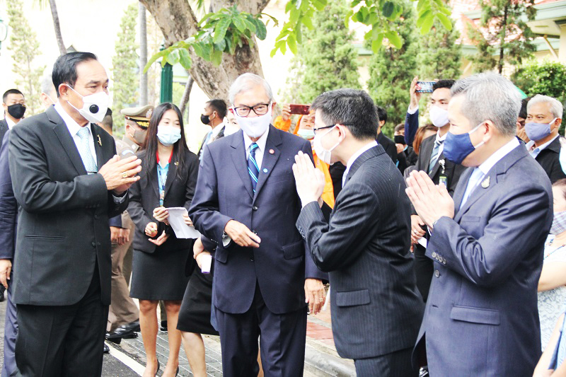 Thailand Prime Minister, H.E. Gen Prayut Chan-o-cha, was welcomed by (From Left to Right hand side) Dr. Tej Bunnag, president of APCD Foundation Committee, Dr. Kobsak Pootrakool, Former Minister attached to Prime Minister's Office, and Dr. Porametee Vimolsiri, Permanent Secretary of the Ministry of Social Development and Human Security 