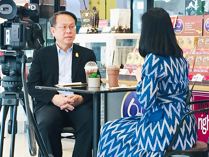 Executive Director, Mr. Piroon Laismit and Ms. Pornnika Garnjana-Goonchorn, as interviewer emceeing the program