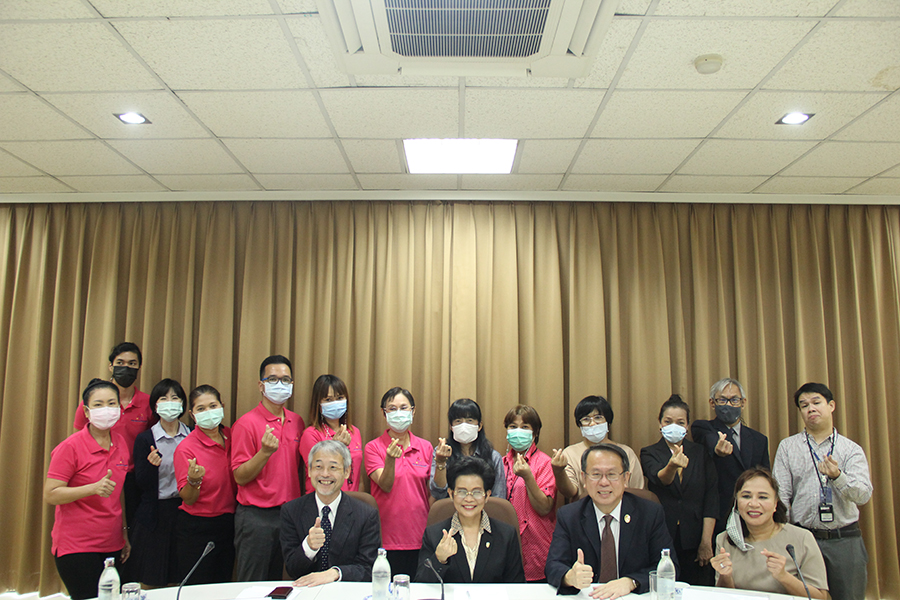 Group photo of honorable guests, domestic participants and APCD staff at APCD Zoom station in Thailand 