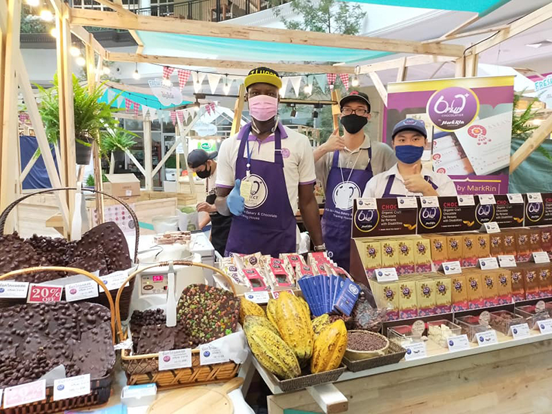 APCD's 60+ Plus Bakery and Chocolate Café was invited to show the DIB concept by Thai persons with disabilities (trainees with disabilities and their volunteers) at the event