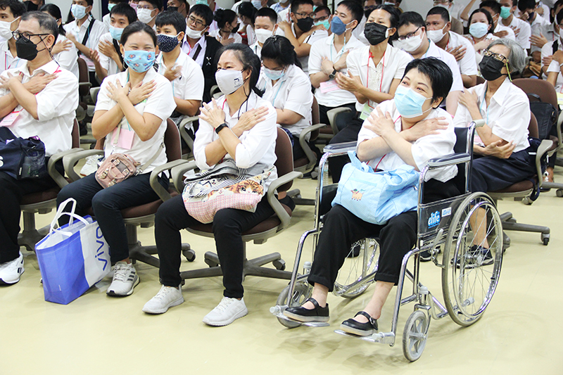 Department of Empowerment of Persons with Disabilities (DEP) joins hands the Foundation of Asia-Pacific Development Center on Disability (APCD Foundation) launches 3 courses to empower vocational skills of people with disabilities in Food and Hospitality Business of the year 2022. Wednesday, May 11 , 2022 at 10:00 hrs. at  APCD Training Center  , Rama 6 Road, Bangkok assign to Mrs. Nata-Orn Indeesri, Expert on Empowerment Persons with Disability, Representative of Ms. Saranpat Anumatrajkit, Director General, Department of Empowerment of Persons with Disabilities, presided over the opening ceremony. Mr. Piroon Laismit (APCD Executive Director) gave welcome remark. These ongoing projects   are to implement “Disability Inclusive Business” with support from Division Of Fund and Equality Promotion for Persons with Disabilities, Ministry of Social Development and Human Security, since 2014. For the year 2022 , APCD provides 3 vocational training courses for  persons with disabilities 1) Hospitality business  20 persons  2) Yamazaki Bread Making 20 persons  3) Chocolate making and barista training for chocolate drinks 20 persons  These courses will be conducted during 11 May - 20 September 2022 , approximately 4 months.  The Foundation of Asia-Pacific Development Center on Disability (APCD Foundation) organizes vocational training for people with disabilities every year.  Thai persons with disabilities between 17 - 65 years old with person with disability identity card can apply.  More information please contact: Telephone number:  02-354-8634 , 02-354-7508