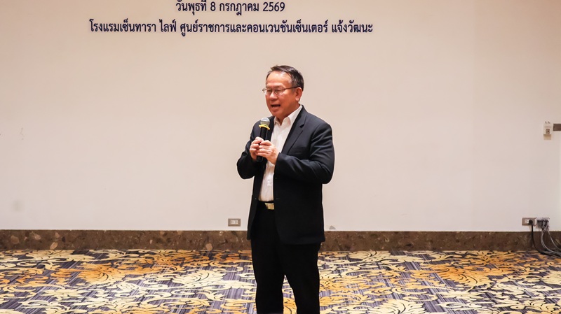 ภาพที่ 2: นายพิรุณ ลายสมิต ผู้อำนวยการบริหาร APCD กล่าวแสดงความยินดีแก่ผู้เข้าอบรม