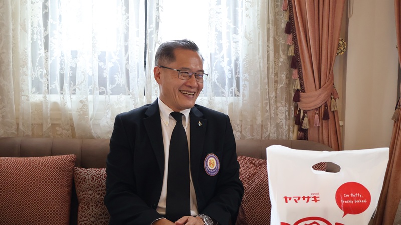 Picture 4: Mr. Weerasak Kowsurat member and secretary of Friends in Need (of "PA") Volunteers Foundation, Thai Red Cross listens to the discussion