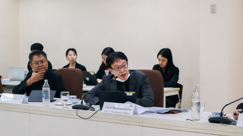 Mr. Shunsuke Sakudo, Chief Representative of JICA Thailand Office, gives feedback following the presentation by the Community Development Department.