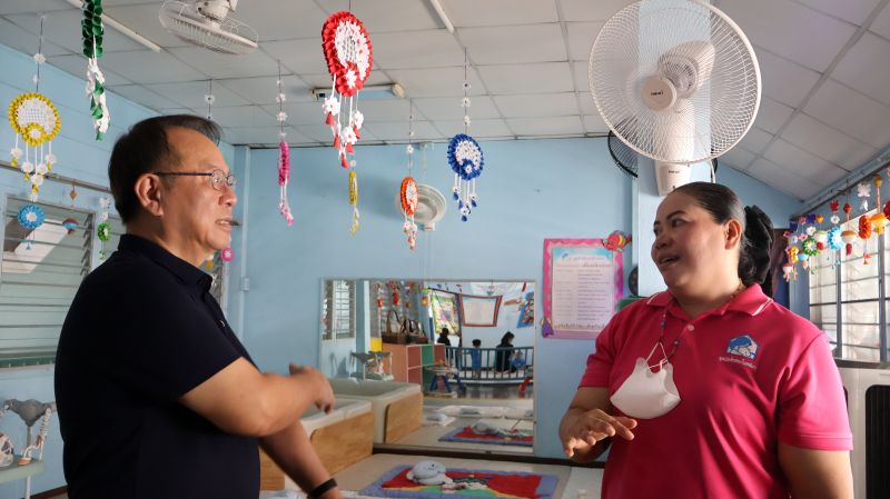 Picture 5: Mr. Piroon Laismit, Executive Director of APCD, speaks with a staff member