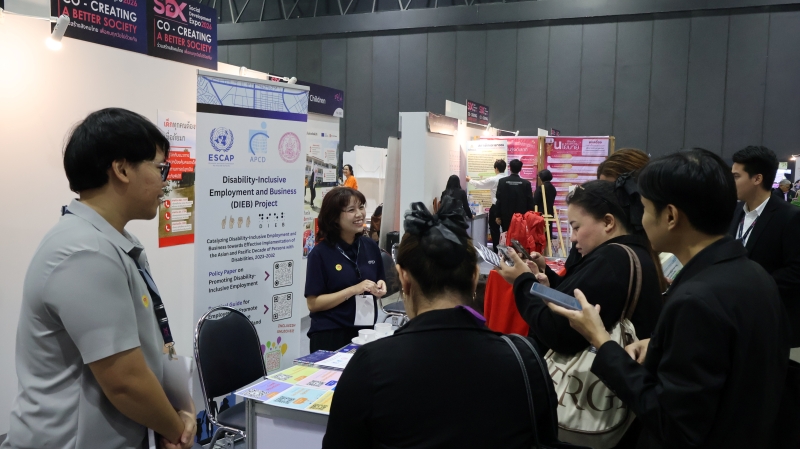 Participants are enjoying the activities at the booth of APCD.