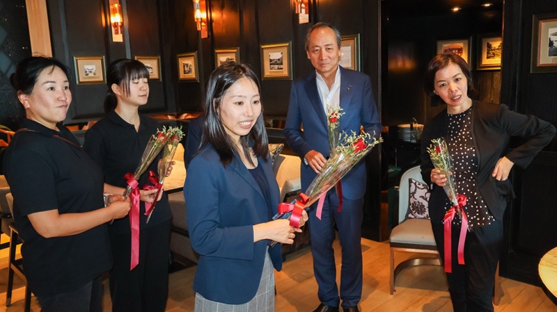 Picture 6: From left to right, Ms. Yamamoto Saeko, Ms. Fujihara Aika, Ms. Ichigi Akari, Mr. Sammy Carolus and Ms. Komahashi Rie