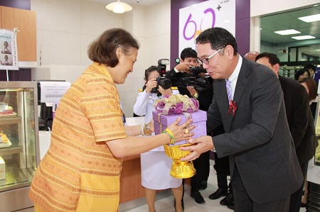 Presentation of signature bread by Thai Yamazaki Co., Ltd.