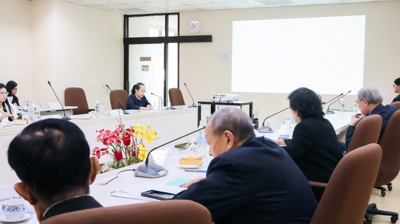 คณะกรรมการมูลนิธิ APCD ระหว่างรับฟังการรายงานของฝ่ายอำนวยการ