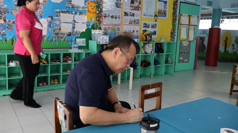 Picture 10: Mr. Piroon Laismit, Executive Director of APCD, signs a document