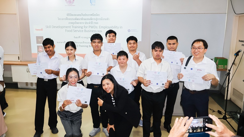 Picture 10: The participants pose for a group photo showing their certificates 