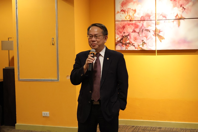 Mr. Piroon Laismi, executive director of APCD, delivered a speech to open the certificate awarding ceremony.
