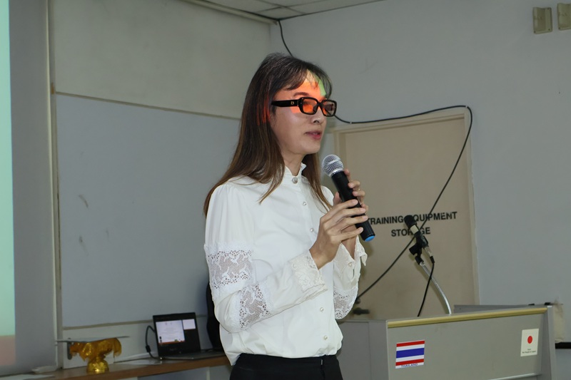 Trainee with visual disability delivered  speech to express appreciation for the valuable opportunity.