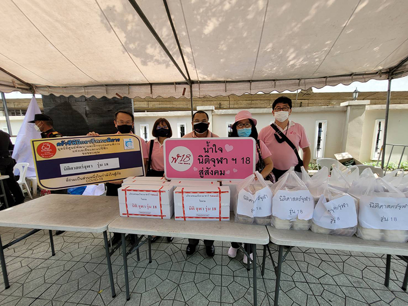 The 100 lunch-boxes the APCD 60+Plus Kitchen by CP project and Pastries from APCD 60+Plus Bakery& Chocolate Café project went to the severely vulnerable group at Ratchadamnoen Avenue and were supported by the Chulalongkorn University Alumni Group batch 18 (Law Chula).