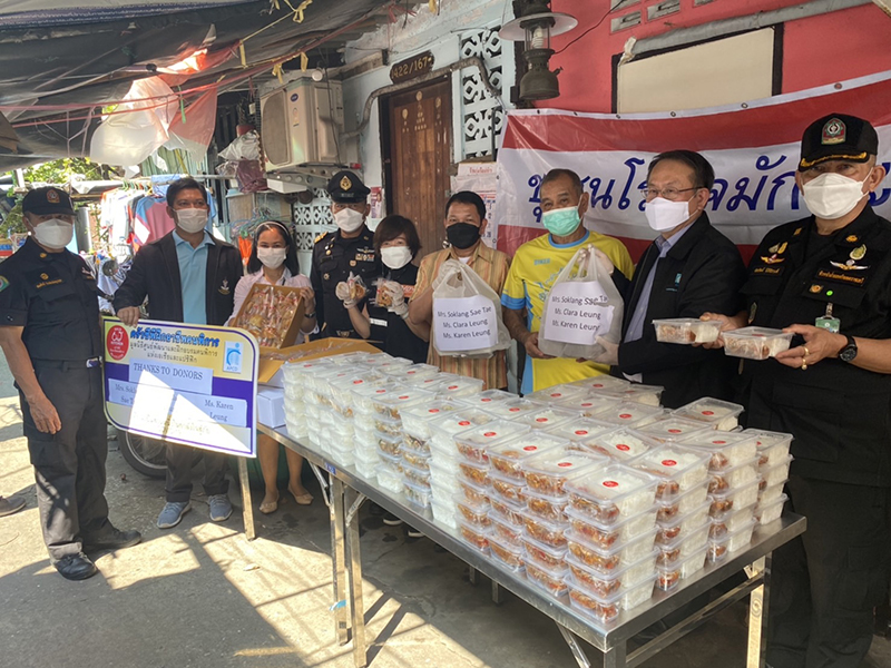 On 19 November 2021, Mr. Piroon Laismit, the APCD Executive Director implemented the "Sapanboon Campaign" received donations from Mrs. Soklang Sae Tae, Ms. Clara Leung, and Ms. Karen Leung on behalf of APCD to produce 200 meal-boxes from the APCD 60+ Plus Kitchen by CP for vulnerable groups affected by the COVID-19 at Vegetarian Place, Makkasan, in Ratchathewi district, Bangkok.