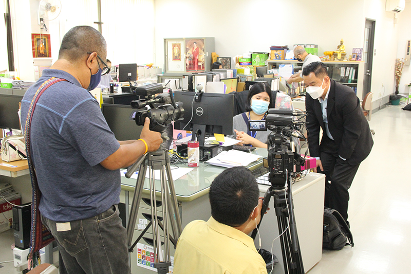 On 26 November 2021, Khon La Mai Khon La Mue program visited to promote APCD activities. 