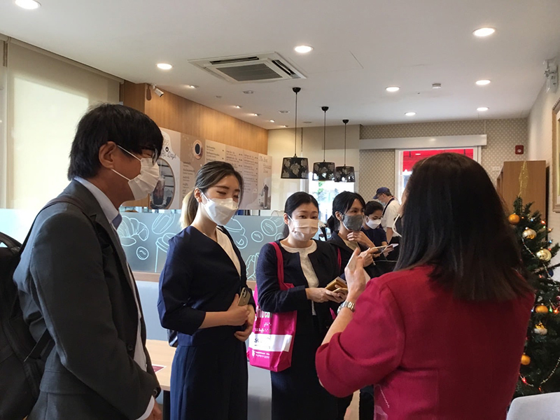 On 13 December 2021, Mr. Toshiyuki OKUI, Representative of Nogezaka Global led Mr. Akiko YOKOHAMA, JICA expert on Elderly care, Ms. Natsuki IWASHITA, Ph.D. candidate, SOKENDAI, the Graduate University for Advanced Studies, Ms.Aimi SATO, Research assistant, Toyo University, and Ms. Mariko OKAYASU, Master’s Student, Asian Institute of Technology(AIT), seeing APCD activities.
