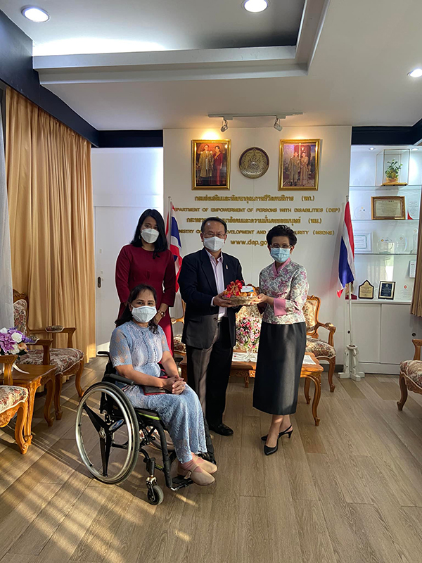 On 14 December 2021, Mr. Piroon Laismit (APCD Executive Director) presented the token of appreciation on the New Year greetings 2022 to Ms. Saranpat Anumatrajkij, Director-General of Department of Empowerment of Persons with Disabilities, the Ministry of Social Development and Human Security, Bangkok.