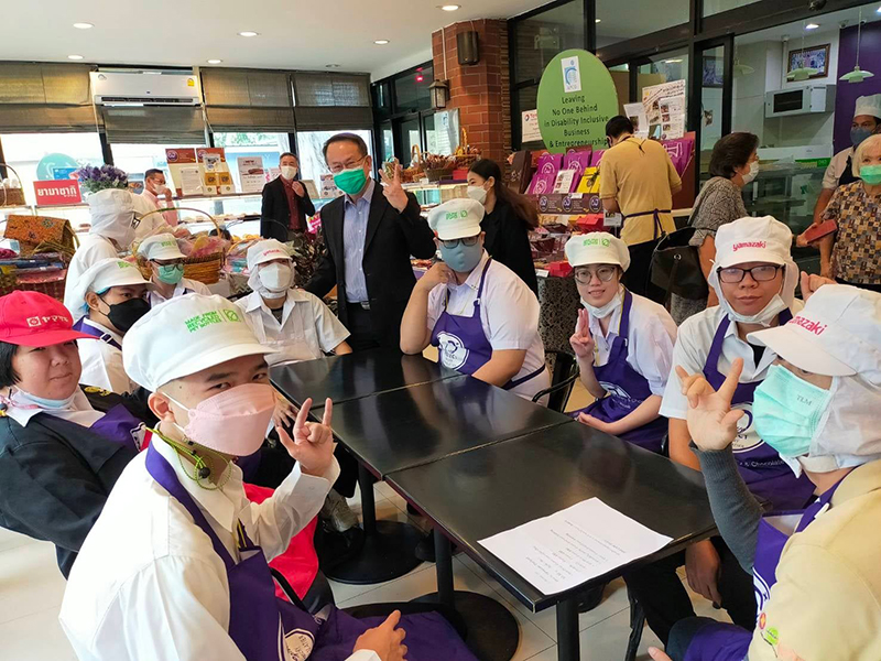 President of THAI YAMAZAKI and team visited APCD 60+ Plus Bakery and Café by Yamazaki project, hosted a Lunch and gave some gifts with Santa for staff with disabilities of APCD 60+ Plus Bakery and Café by Yamazaki at APCD Headquater.