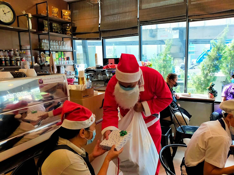 President of THAI YAMAZAKI and team visited APCD 60+ Plus Bakery and Café by Yamazaki project, hosted a Lunch and gave some gifts with Santa for staff with disabilities of APCD 60+ Plus Bakery and Café by Yamazaki at APCD Headquater.