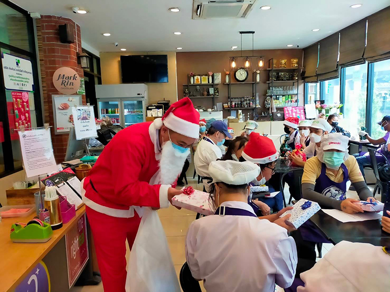 President of THAI YAMAZAKI and team visited APCD 60+ Plus Bakery and Café by Yamazaki project, hosted a Lunch and gave some gifts with Santa for staff with disabilities of APCD 60+ Plus Bakery and Café by Yamazaki at APCD Headquater.