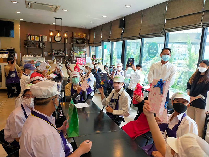 President of THAI YAMAZAKI and team visited APCD 60+ Plus Bakery and Café by Yamazaki project, hosted a Lunch and gave some gifts with Santa for staff with disabilities of APCD 60+ Plus Bakery and Café by Yamazaki at APCD Headquater.