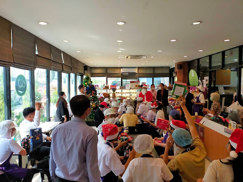 President of THAI YAMAZAKI and team visited APCD 60+ Plus Bakery and Café by Yamazaki project, hosted a Lunch and gave some gifts with Santa for staff with disabilities of APCD 60+ Plus Bakery and Café by Yamazaki at APCD Headquater.