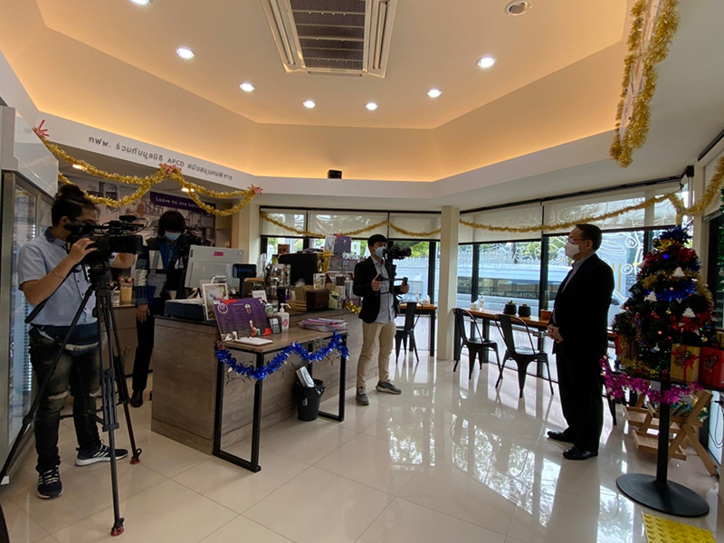 a TV program namely “Kon Thai Taei Rom Rachan” released on Channel5, interviewed Mr. Piroon Laismit at the APCD 60+ Plus Bakery& Chocolate Café by Yamazaki and Marklin at the Government House project.