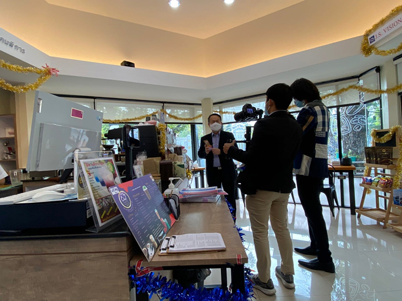 a TV program namely “Kon Thai Taei Rom Rachan” released on Channel5, interviewed Mr. Piroon Laismit at the APCD 60+ Plus Bakery& Chocolate Café by Yamazaki and Marklin at the Government House project.