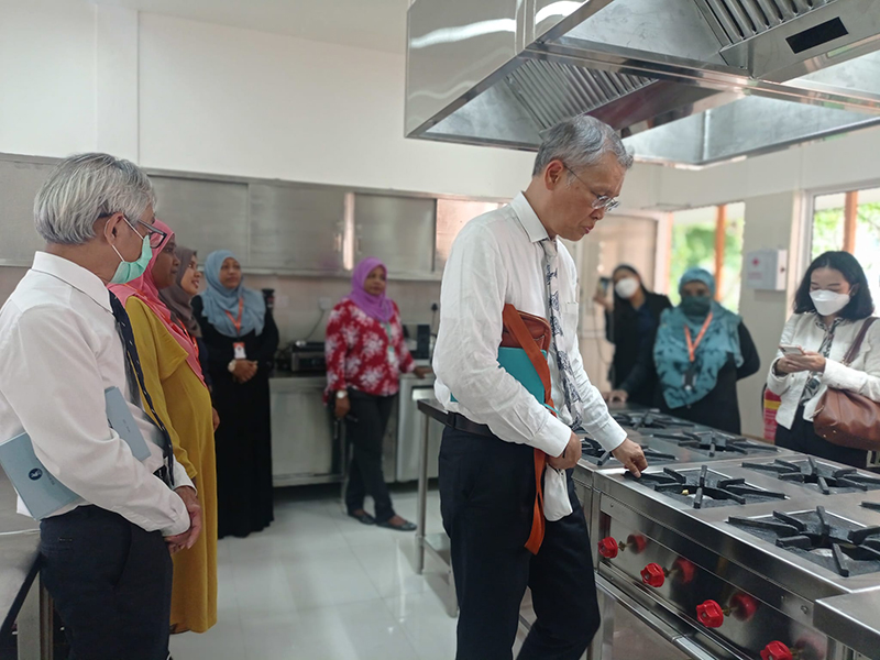 His Excellency Mr. Poj Harnpol, Ambassador of the Kingdom of Thailand to Sri Lanka, and the mission members visited Imaduddin School and Aminiya School.