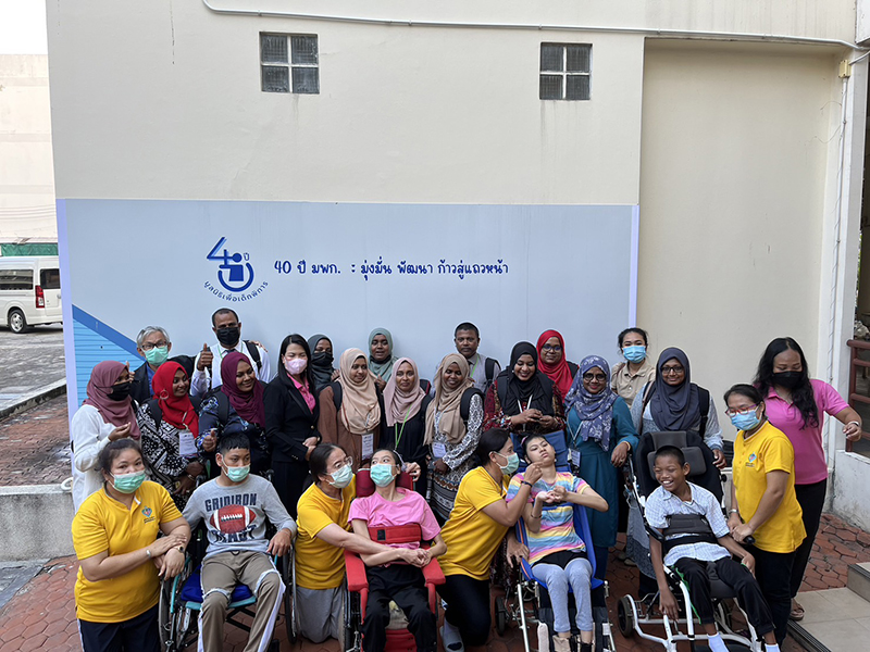 3.	After the capacity-building field study, trainers and participants posed for a group photo in front of the FCD office.