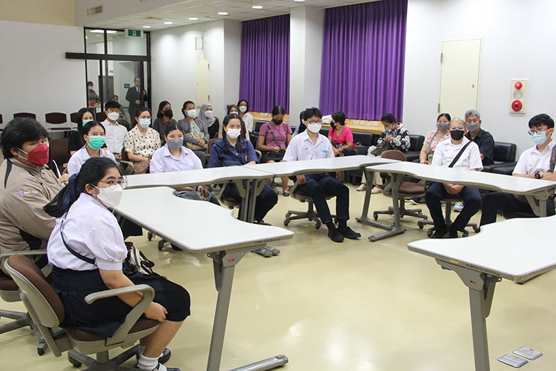 The Saowabha Vocational College together with its students with disabilities and their parents visited APCD