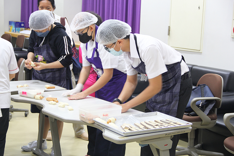 The Saowabha Vocational College together with its students with disabilities and their parents visited APCD