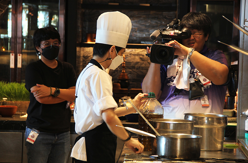 On 8 November 2022, the "Wanmai Variety" TV News Program broadcast on the Thai PBS Channel, visited the Hyatt Regency Sukhumvit. 