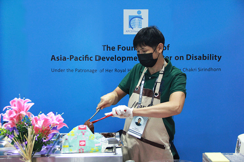 At the Asia-Pacific Economic Cooperation – APEC, the APCD 60+ Plus Bakery & Chocolate Café was supported by the Ministry of Foreign Affairs by having a booth at the Queen Sirikit National Convention Center (QSNCC) during 15-19 November 2022. 