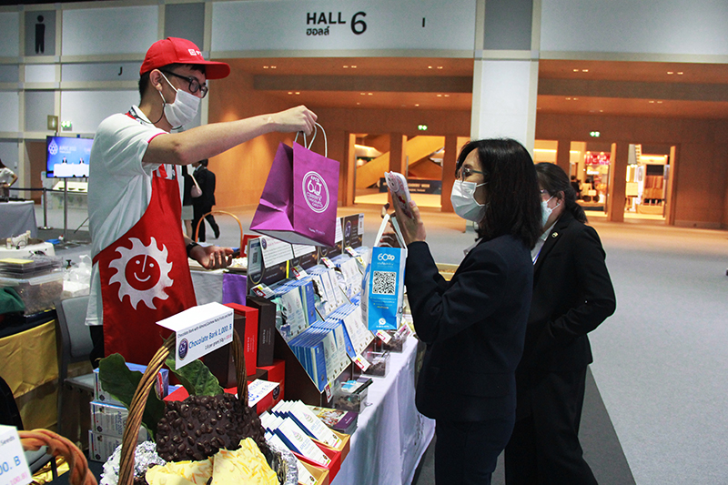 At the Asia-Pacific Economic Cooperation – APEC, the APCD 60+ Plus Bakery & Chocolate Café was supported by the Ministry of Foreign Affairs by having a booth at the Queen Sirikit National Convention Center (QSNCC) during 15-19 November 2022. 