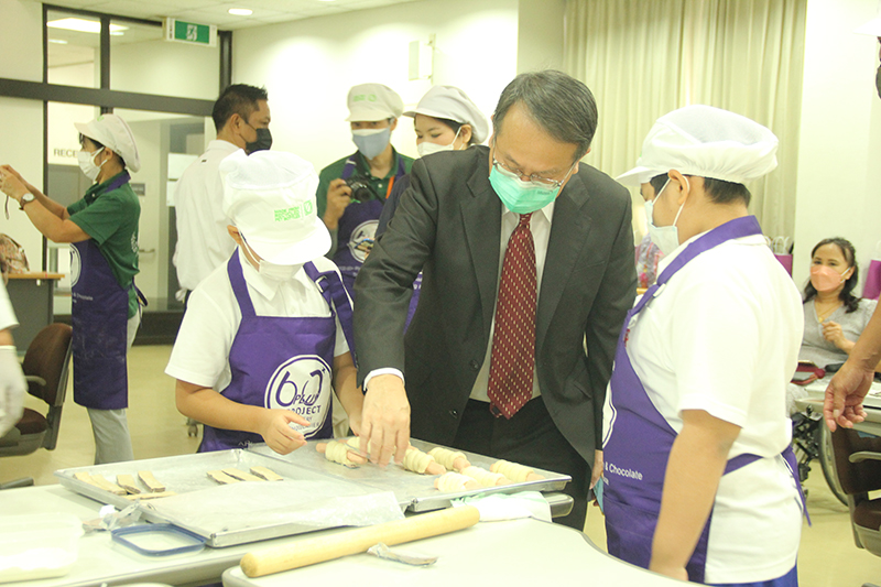 On 4 February 2022, Mr. Piroon Laismit gave welcome remarks to visitors (teachers and students) from the Thai Japanese Association School (TJAS) and wished them a happy pleasant class.