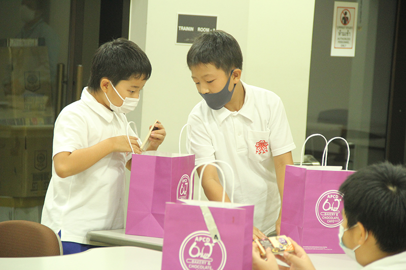 On 4 February 2022, Mr. Piroon Laismit gave welcome remarks to visitors (teachers and students) from the Thai Japanese Association School (TJAS) and wished them a happy pleasant class.