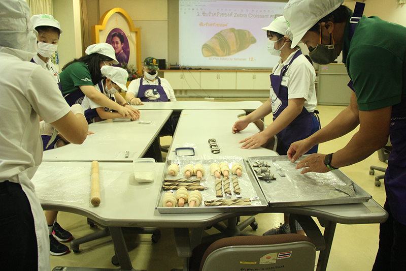 On 4 February 2022, Mr. Piroon Laismit gave welcome remarks to visitors (teachers and students) from the Thai Japanese Association School (TJAS) and wished them a happy pleasant class.